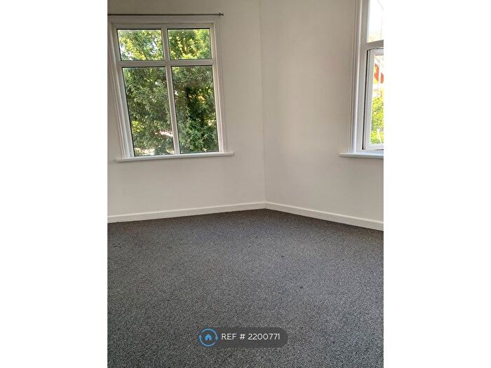 2 Bedroom Flat To Rent In High Street, Alfreton, DE55