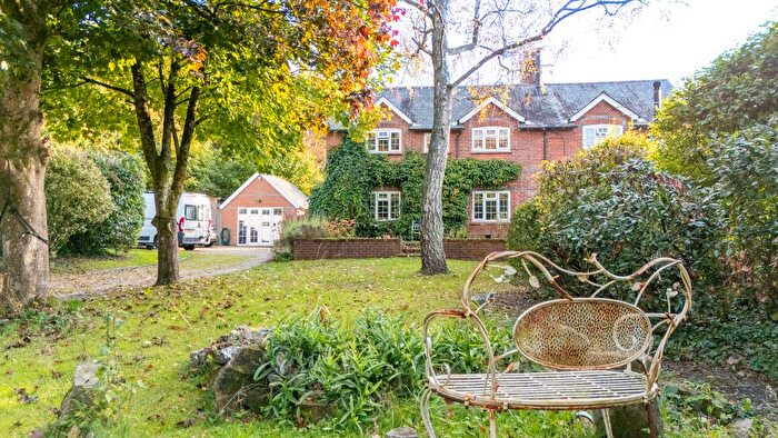 4 Bedroom Semi-Detached House For Sale In Hominton Road, Salisbury, SP5