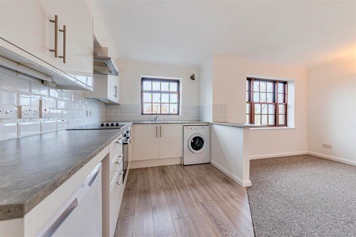 1 Bedroom Flat To Rent In Princes Road, Weybridge, KT13