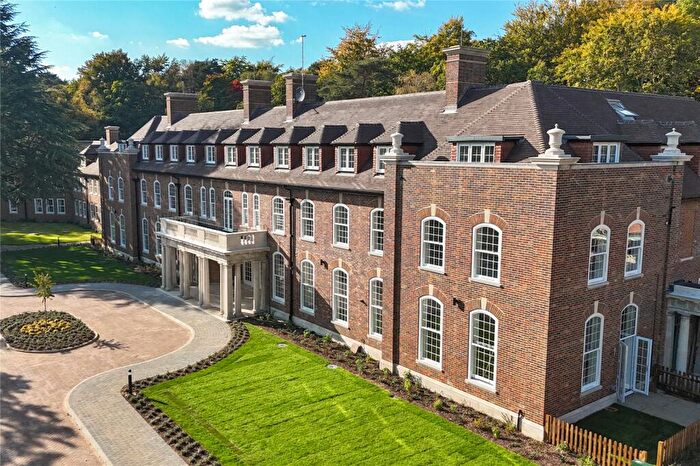 2 Bedroom Flat For Sale In Deepcut, Surrey, GU16