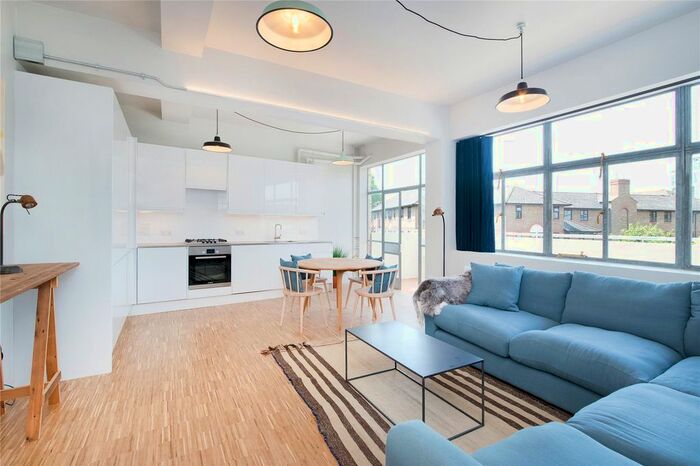 2 Bedroom Flat To Rent In Garratt Lane, London SW18