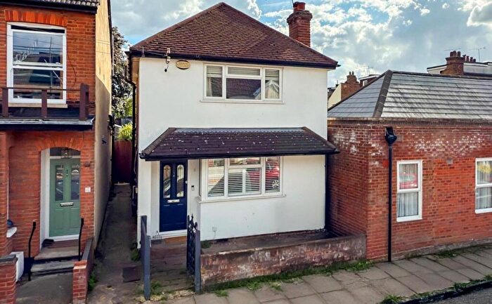 3 Bedroom Detached House For Sale In Burnham Road, St. Albans, Hertfordshire, AL1