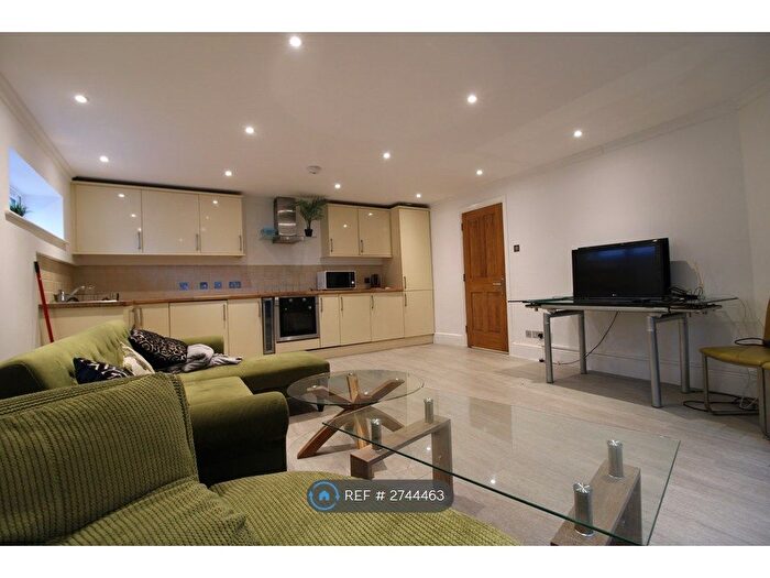 1 Bedroom Flat To Rent In Lavender Hill, London, SW11