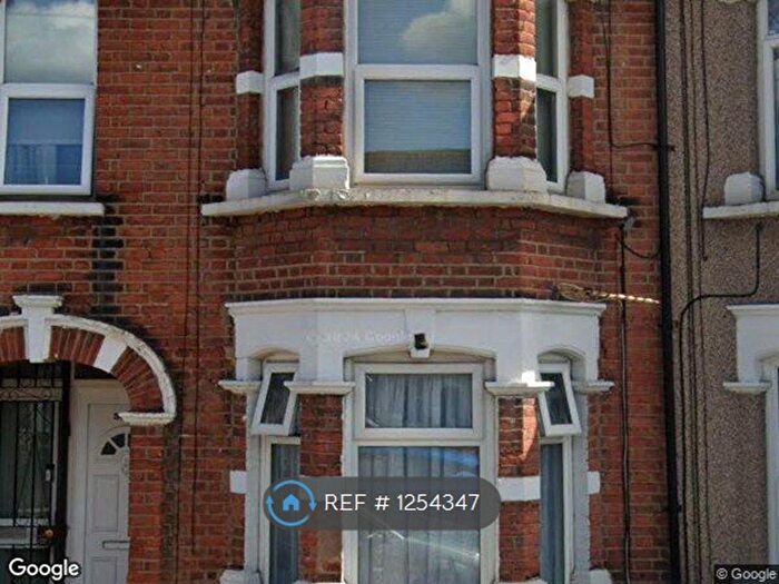 2 Bedroom Flat To Rent In Harrow Road, Barking, IG11