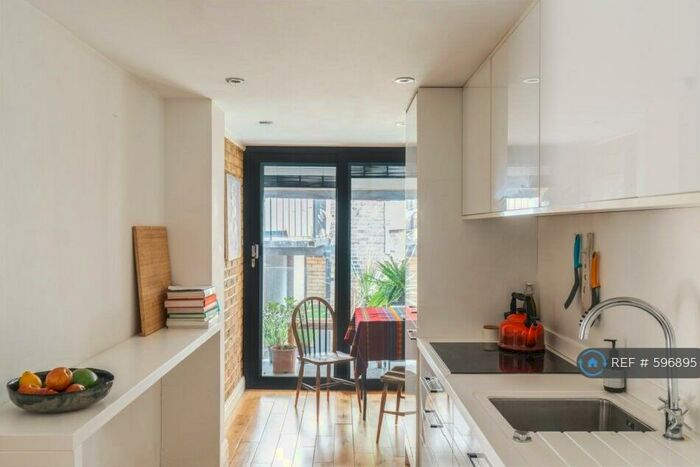 2 Bedroom Maisonette To Rent In Shore Road, London, E9