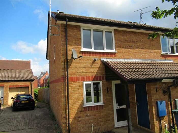 2 Bedroom Semi-Detached House To Rent In Frensham Close, OX16