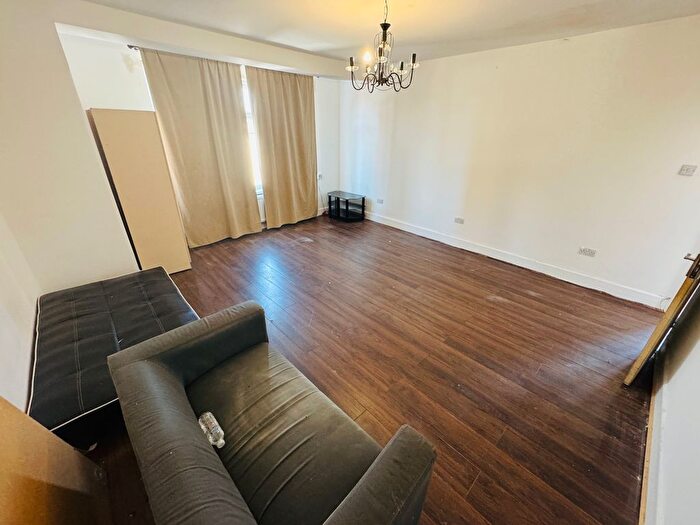 3 Bedroom Maisonette To Rent In Bingham Road, Croydon, CR0