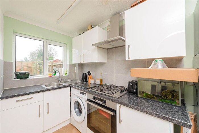 1 Bedroom Maisonette For Sale In Barrington Close, Walderslade, Chatham, Kent, ME5