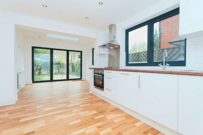 3 Bedroom Flat To Rent In Raveley Street, Tufnell Park, NW5