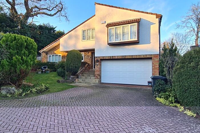 5 Bedroom Detached House For Sale In Warbank Lane, Kingston Upon Thames, KT2