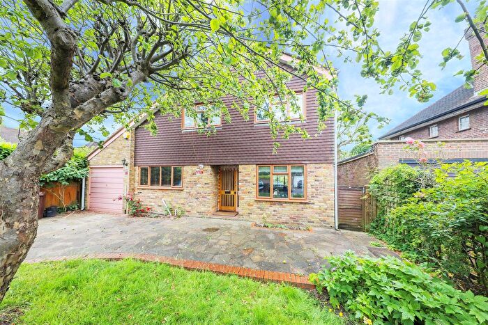 4 Bedroom Detached House To Rent In Cuckoo Hill Drive, Pinner, HA5