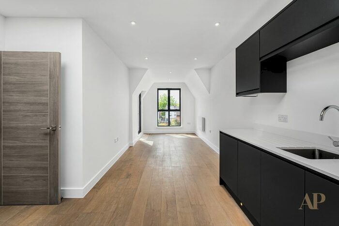 2 Bedroom Flat To Rent In - Ladywell Road, Ladywell, SE13