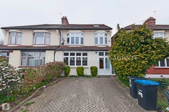 4 Bedroom End Of Terrace House To Rent In Sittingbourne Avenue, Enfield, EN1