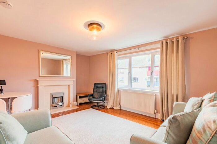2 Bedroom Flat To Rent In Lady Nairne Loan, Edinburgh, EH8