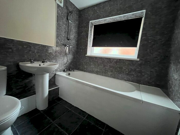 2 Bedroom Flat To Rent In Brighton Road, Gateshead, NE8