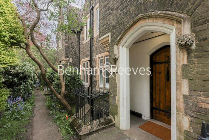 2 Bedroom Apartment To Rent In Christchurch Passage, Hampstead, NW3