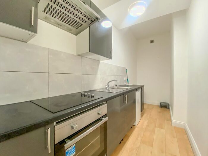 Studio To Rent In Kember Street, Islington, N1