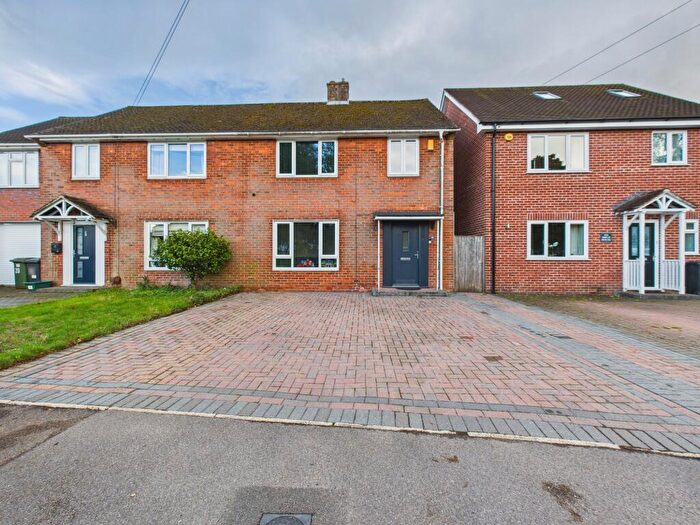 3 Bedroom Semi-Detached House For Sale In Huntsmoor Road, Tadley, RG26