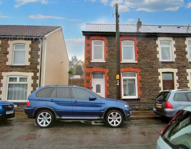 3 Bedroom End Of Terrace House To Rent In Llanover Road, Pontypridd, CF37
