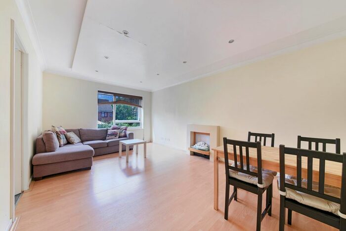 2 Bedroom Flat To Rent In Weimar Street, London, SW15