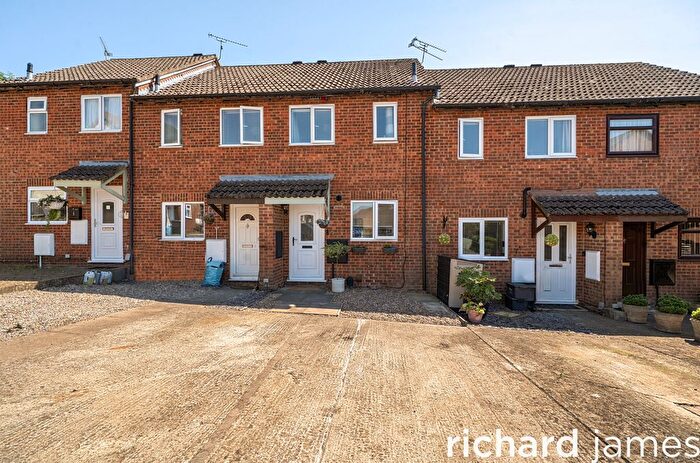2 Bedroom Terraced House For Sale In Bayleaf Avenue, Woodhall Park, Swindon, SN2