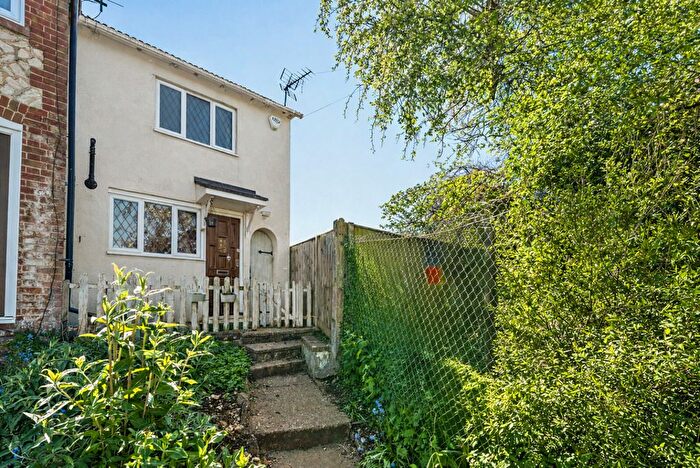2 Bedroom End Of Terrace House For Sale In Butts Road, Alton, Hampshire, GU34