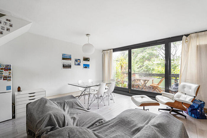 3 Bedroom Apartment To Rent In Westbridge Road, London, SW11