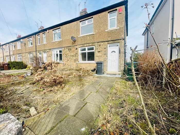 3 Bedroom End Of Terrace House To Rent In Carr Bottom Road, Bradford, BD5