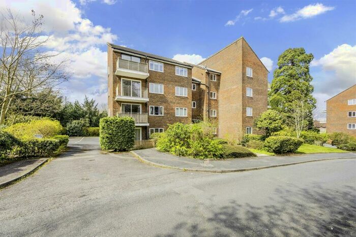 2 Bedroom Apartment To Rent In Dunnymans Road, Banstead, SM7