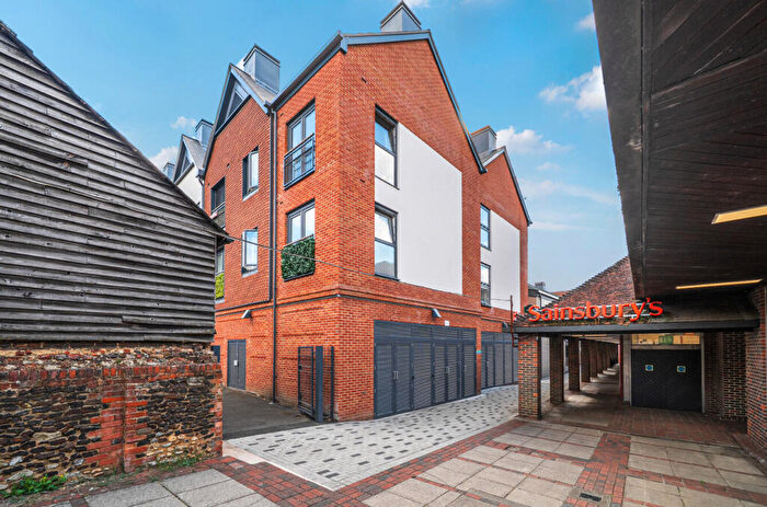1 Bedroom Flat For Sale In Cambridge Place, Farnham, Surrey, GU9