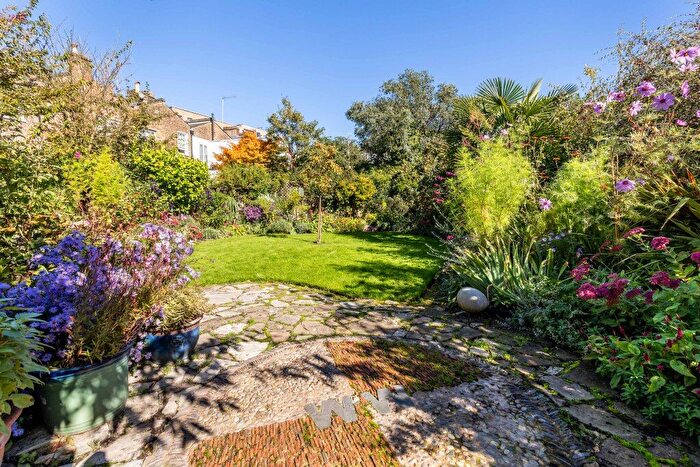 4 Bedroom Terraced House For Sale In Redfield Lane, London, SW5