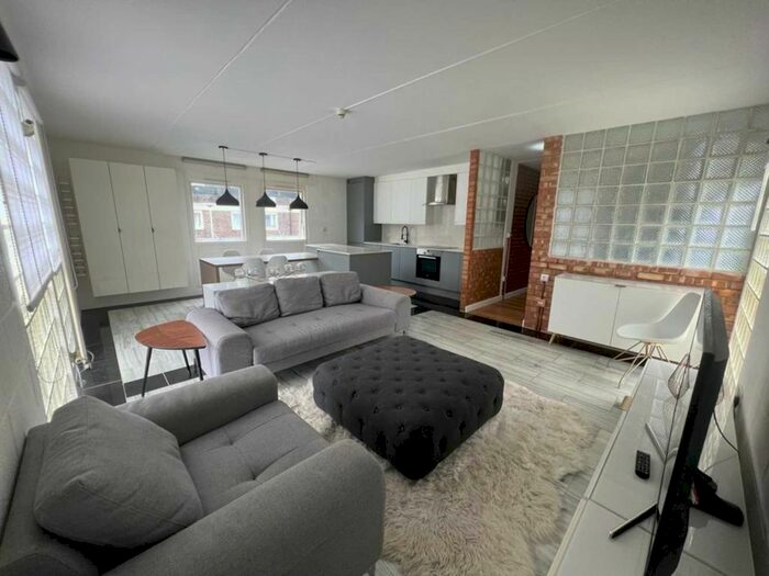 2 Bedroom Flat To Rent In Grasmere Rd, Newham, E13