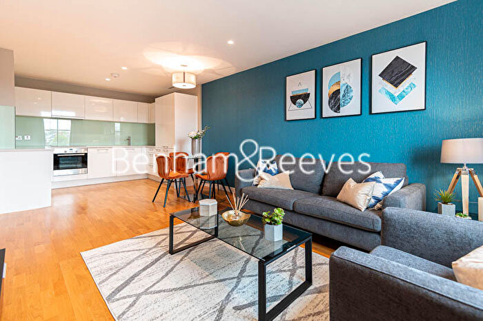 2 Bedroom Apartment To Rent In Highbury Gardens, Holloway Road, N7