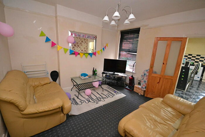 4 Bedroom House To Rent In Lenton Boulevard, Nottingham, NG7