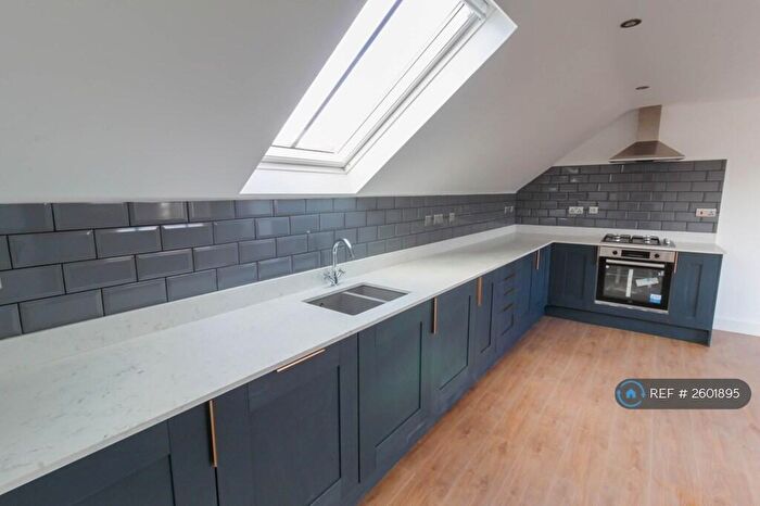 2 Bedroom Flat To Rent In Red Hill, Stourbridge, DY8