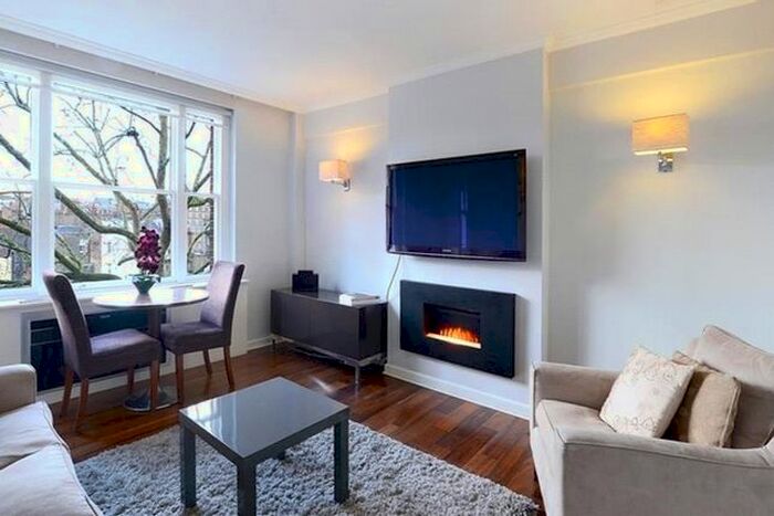 2 Bedroom Flat To Rent In Hill Street, London, W1J