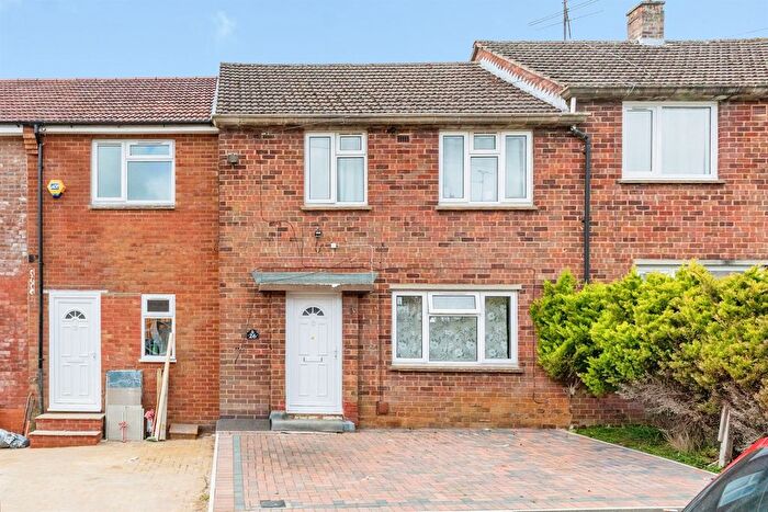 4 Bedroom Semi Detached House For Sale In Kathleen Drive, Kettering, NN16