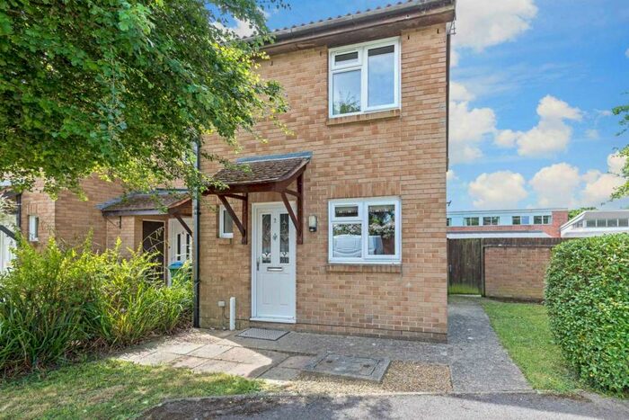 3 Bedroom End Of Terrace House To Rent In Kingslea, Horsham, RH13