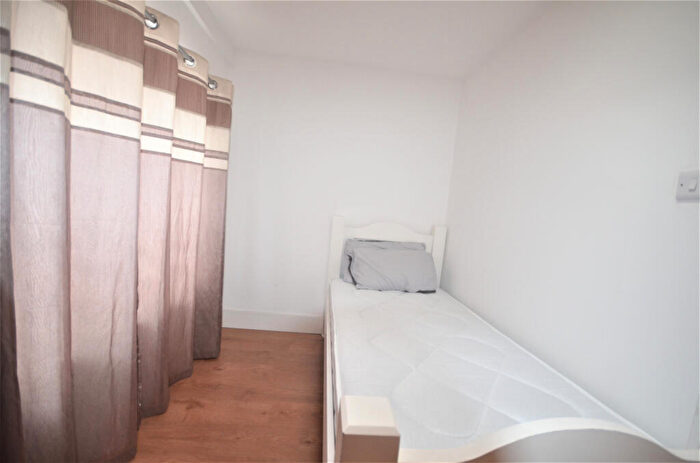 2 Bedroom Flat To Rent In Barkingside, IG6