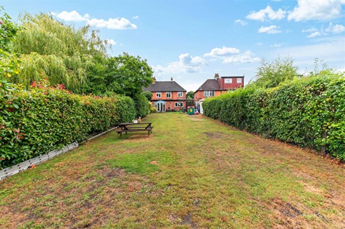 4 Bedroom Semi-Detached House For Sale In Kingscroft Road, Banstead, SM7