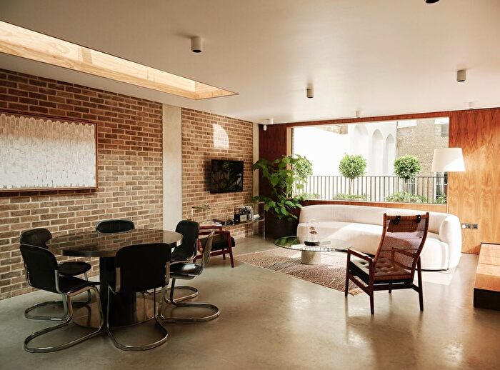 3 Bedroom Flat To Rent In Marylebone, W1B