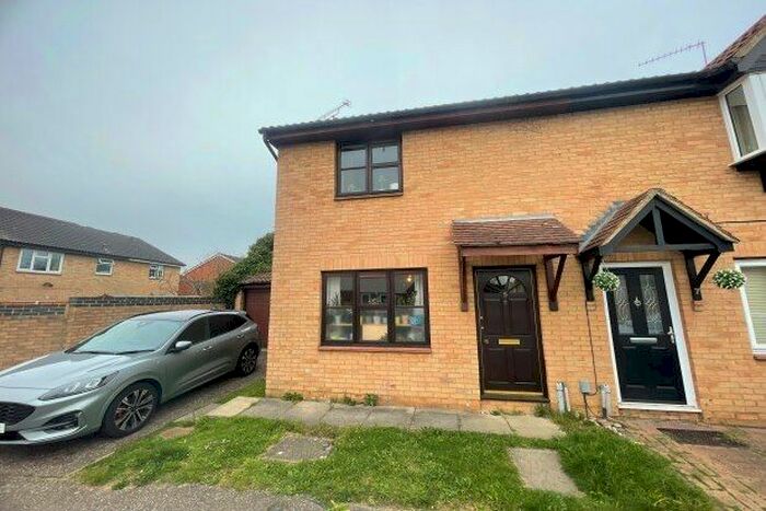 3 Bedroom Semi-Detached House To Rent In Burton Place, Chelmsford, CM2