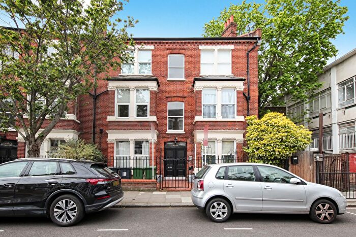 3 Bedroom Flat To Rent In Sulgrave Road, London, W6