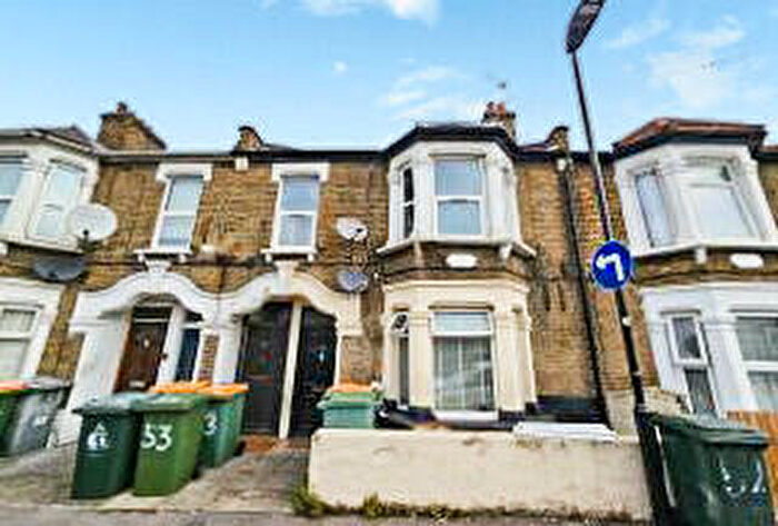 3 Bedroom Flat To Rent In Kildare Road, Canning Town, E16