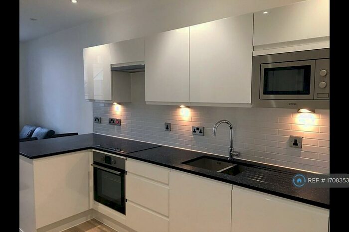 1 Bedroom Flat To Rent In Garrard House, Reading, RG1