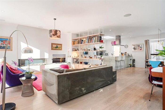 3 Bedroom Terraced House For Sale In River Street Mews, Clerkenwell, London, EC1R