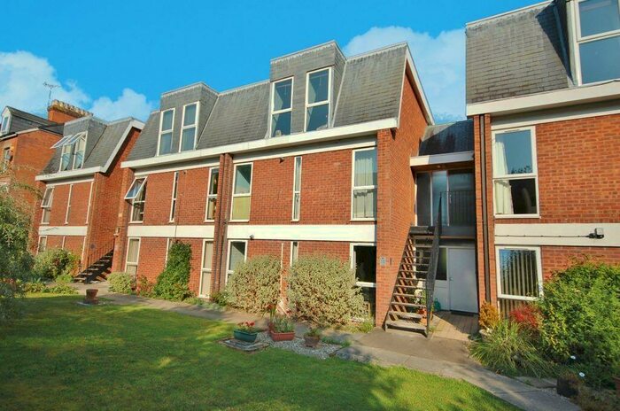 2 Bedroom Flat To Rent In Fulflood, SO22
