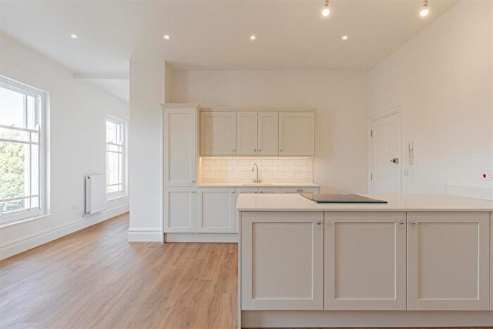 2 Bedroom Apartment For Sale In Sandgate Road, Folkestone, CT20