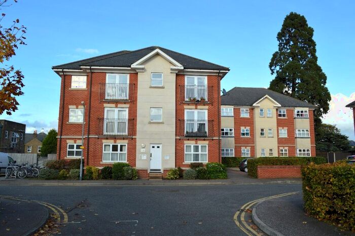 2 Bedroom Flat To Rent In Stapleford Close, Chelmsford, CM2