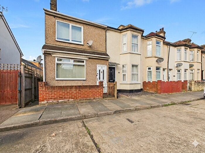 3 Bedroom End Terrace House For Sale In Essex Road, Grays, RM20